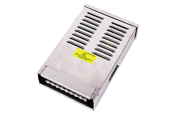 What is the impact of low or high temperature environment on the performance of rainproof switching power supply?